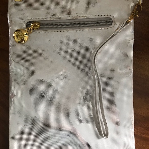 Yuma Bella white pearl-opalescent wristlet - Picture 5 of 8